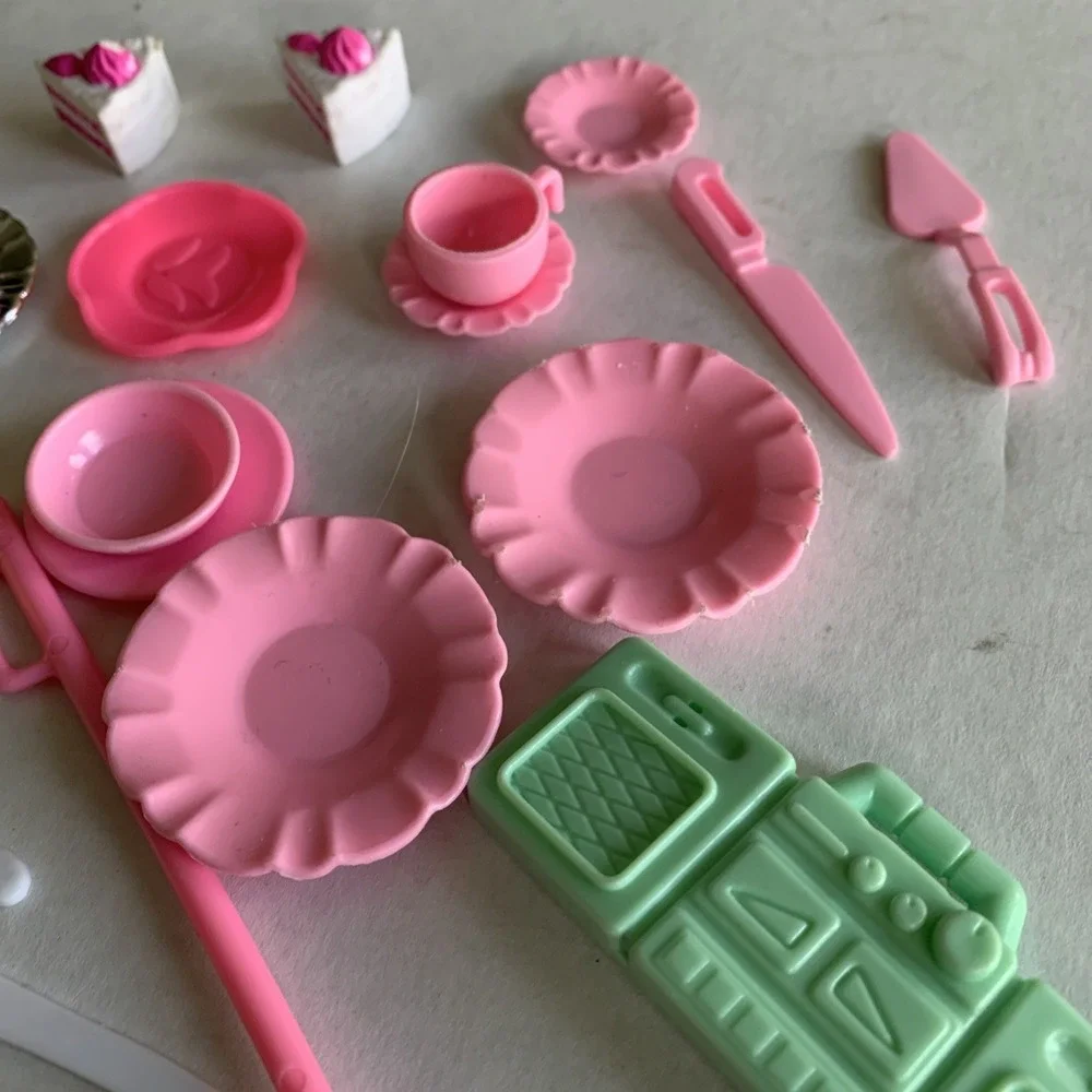 Barbie And Kelly Accessories 22 items